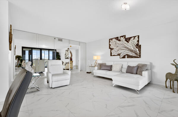 19800 Sandpointe Bay #708 Tequesta, FL 33469