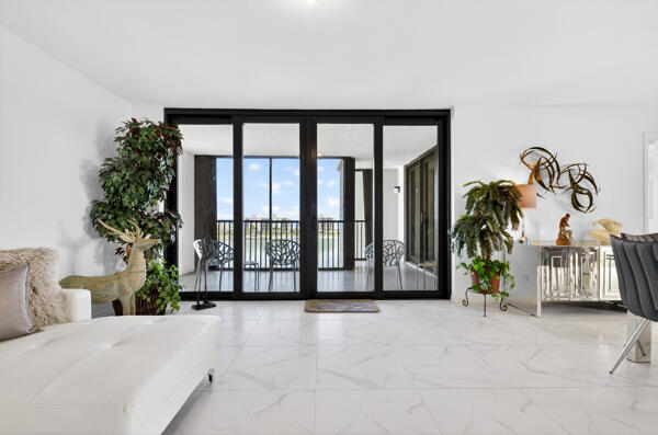 19800 Sandpointe Bay #708 Tequesta, FL 33469