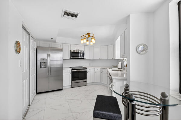 19800 Sandpointe Bay #708 Tequesta, FL 33469