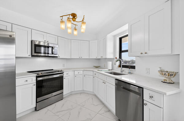 19800 Sandpointe Bay #708 Tequesta, FL 33469