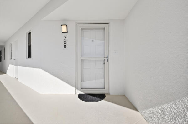 19800 Sandpointe Bay #708 Tequesta, FL 33469