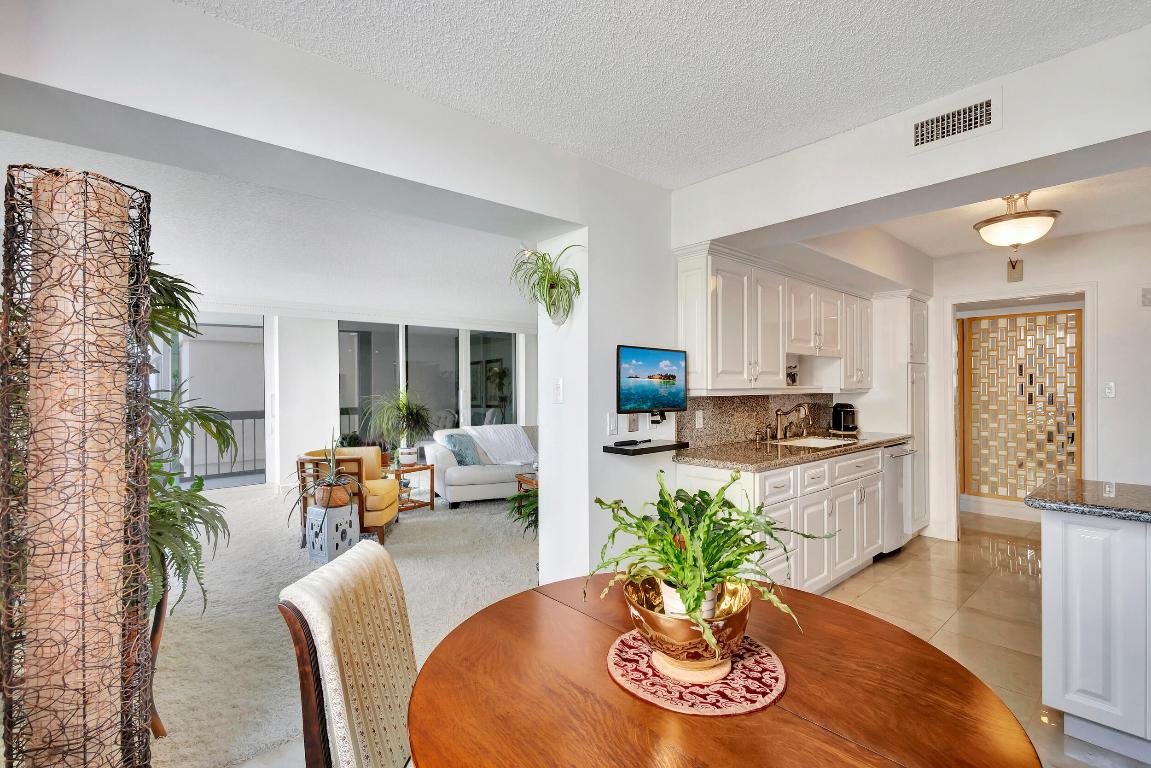 5380 N Ocean #3f Riviera Beach, FL 33404