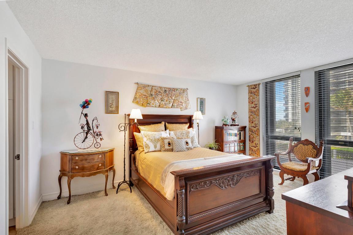 5380 N Ocean #3f Riviera Beach, FL 33404