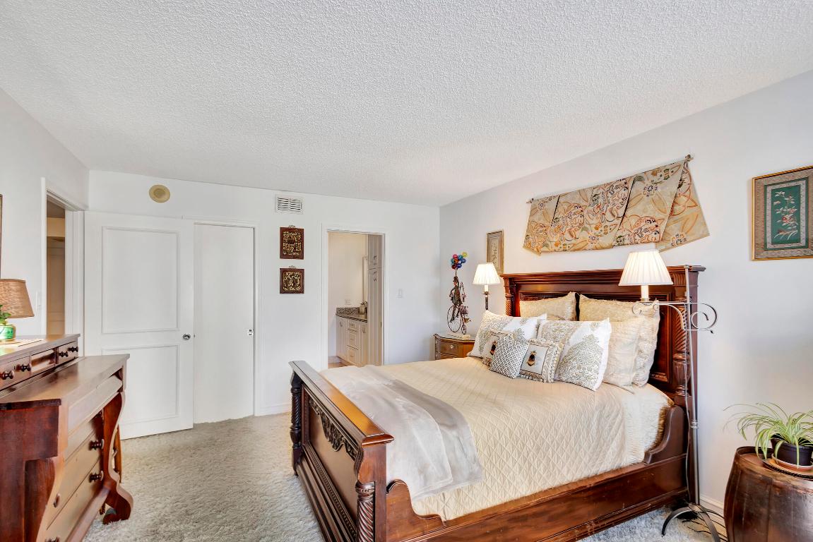 5380 N Ocean #3f Riviera Beach, FL 33404