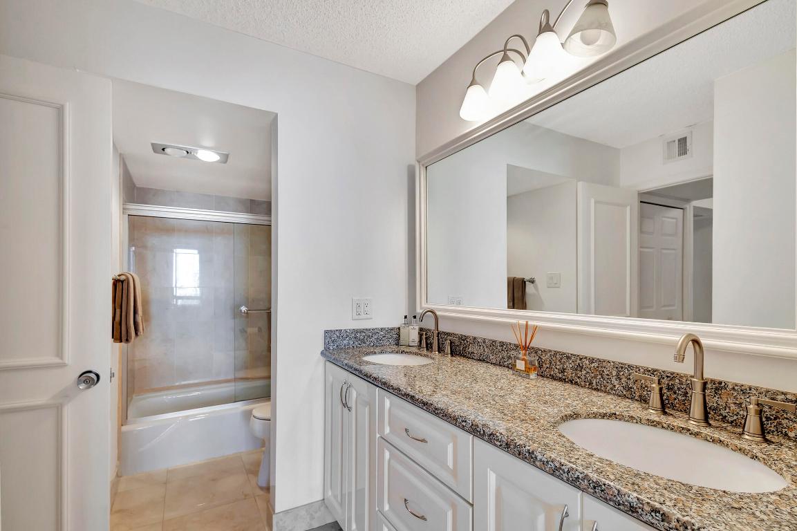 5380 N Ocean #3f Riviera Beach, FL 33404