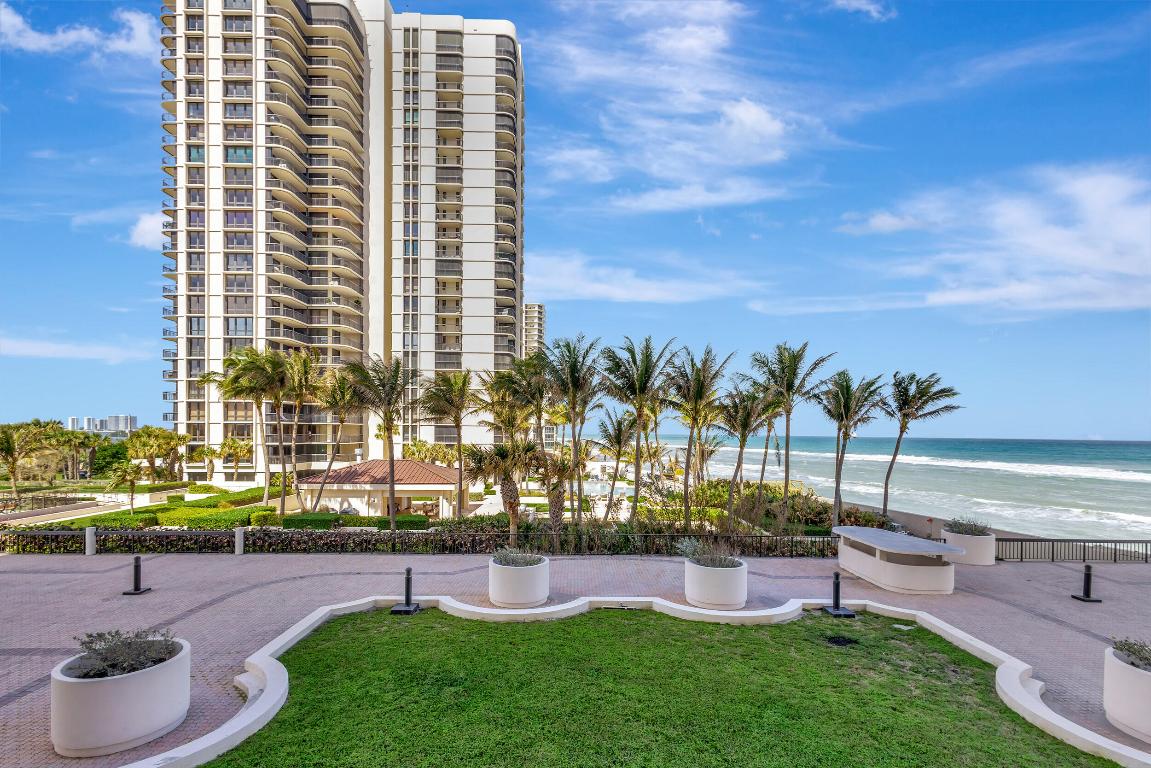 5380 N Ocean #3f Riviera Beach, FL 33404