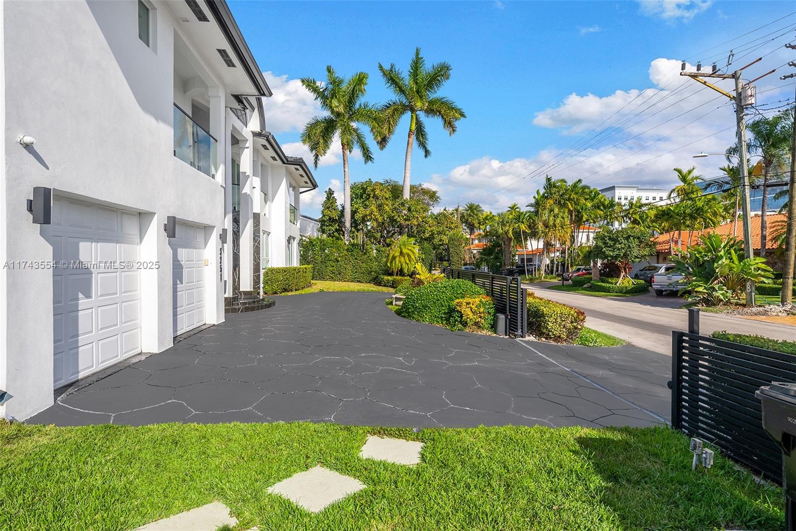 3251 NE 164th St North Miami Beach, FL 33160