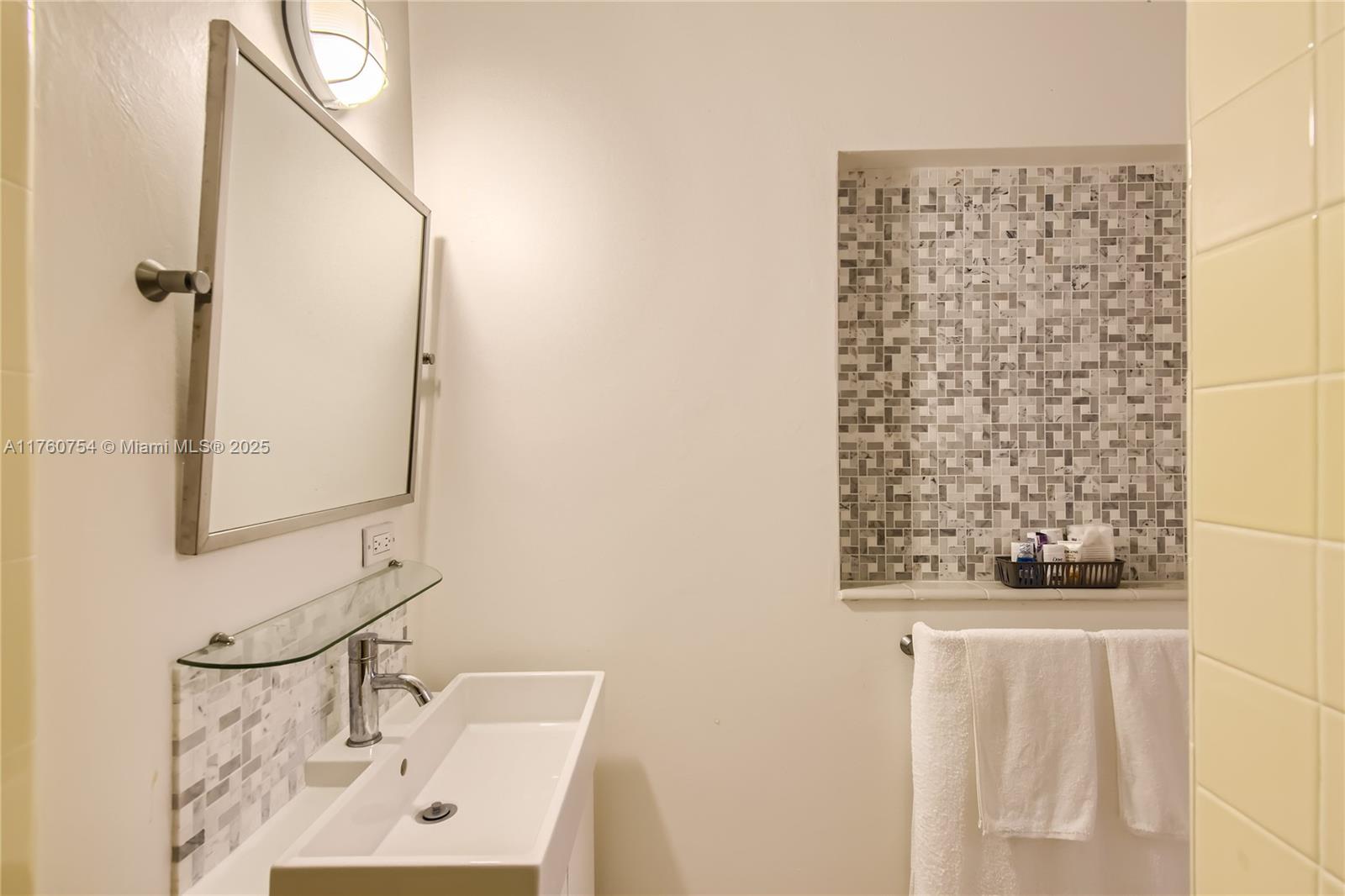 262 Bombay Ave Lauderdale By The Sea, FL 33308