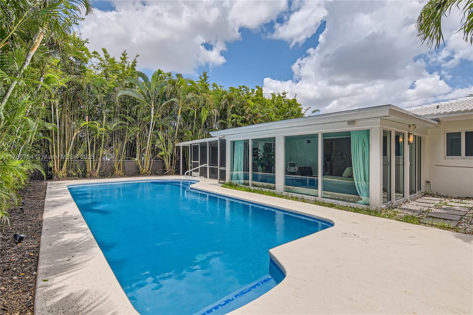 262 Bombay Ave Lauderdale By The Sea, FL 33308