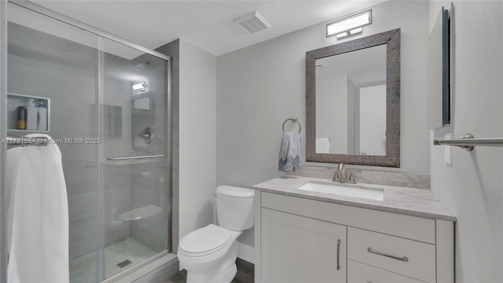 327 Lakeview Dr #203 Weston, FL 33326