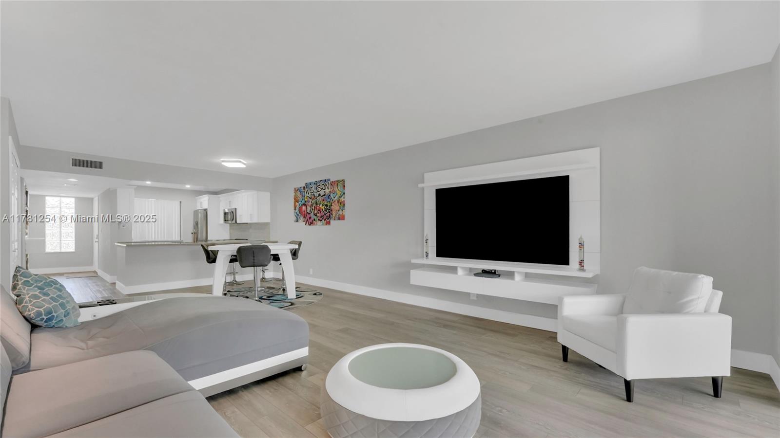 327 Lakeview Dr #203 Weston, FL 33326