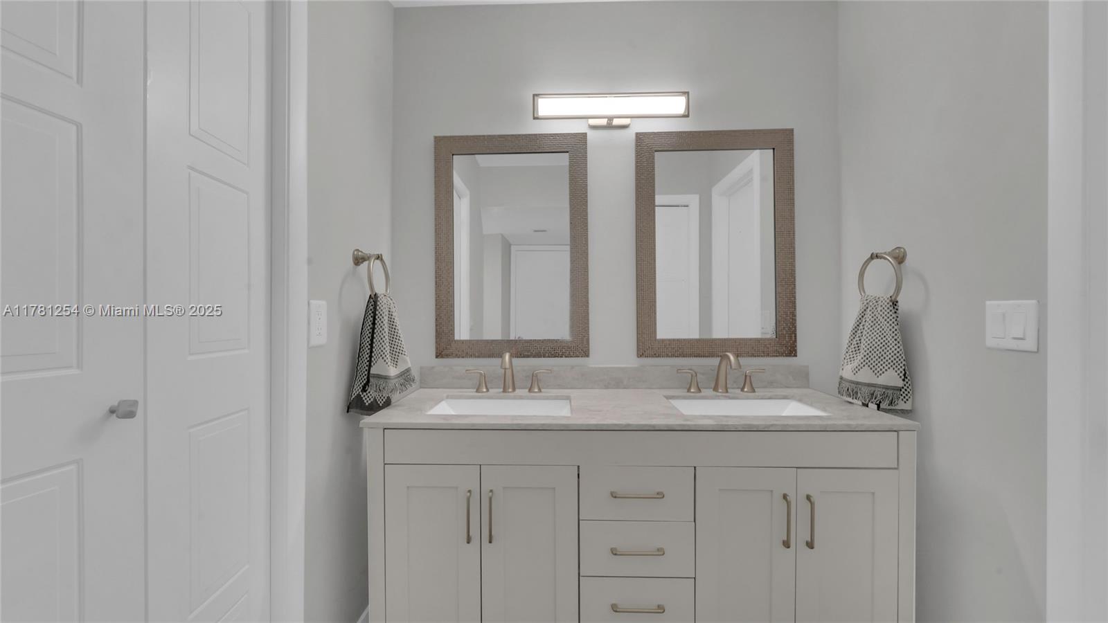 327 Lakeview Dr #203 Weston, FL 33326