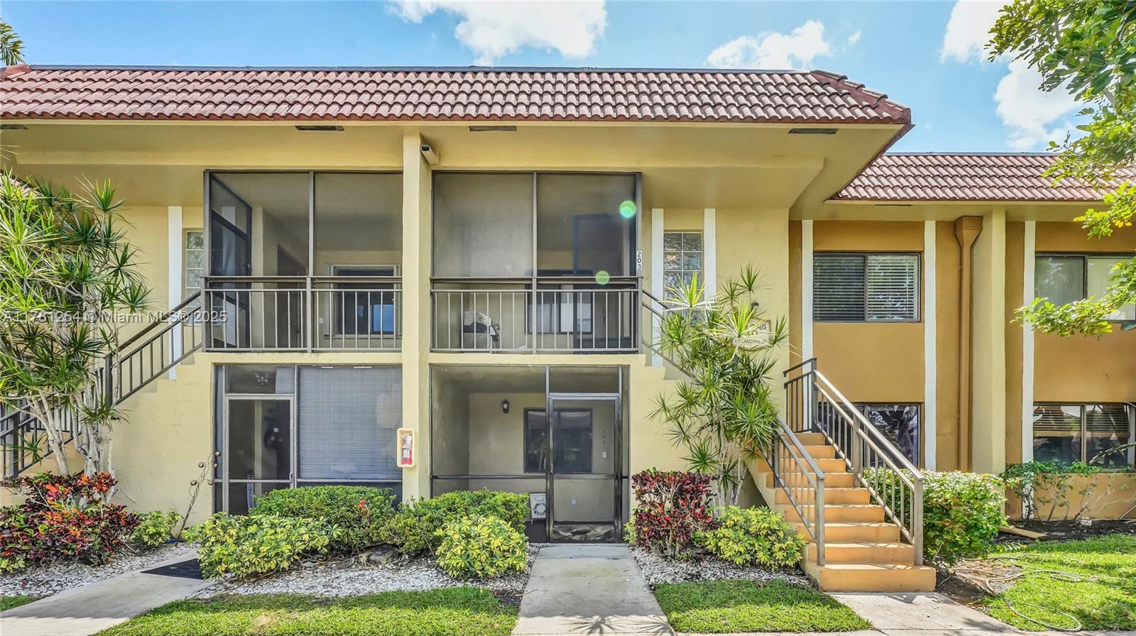 327 Lakeview Dr #203 Weston, FL 33326