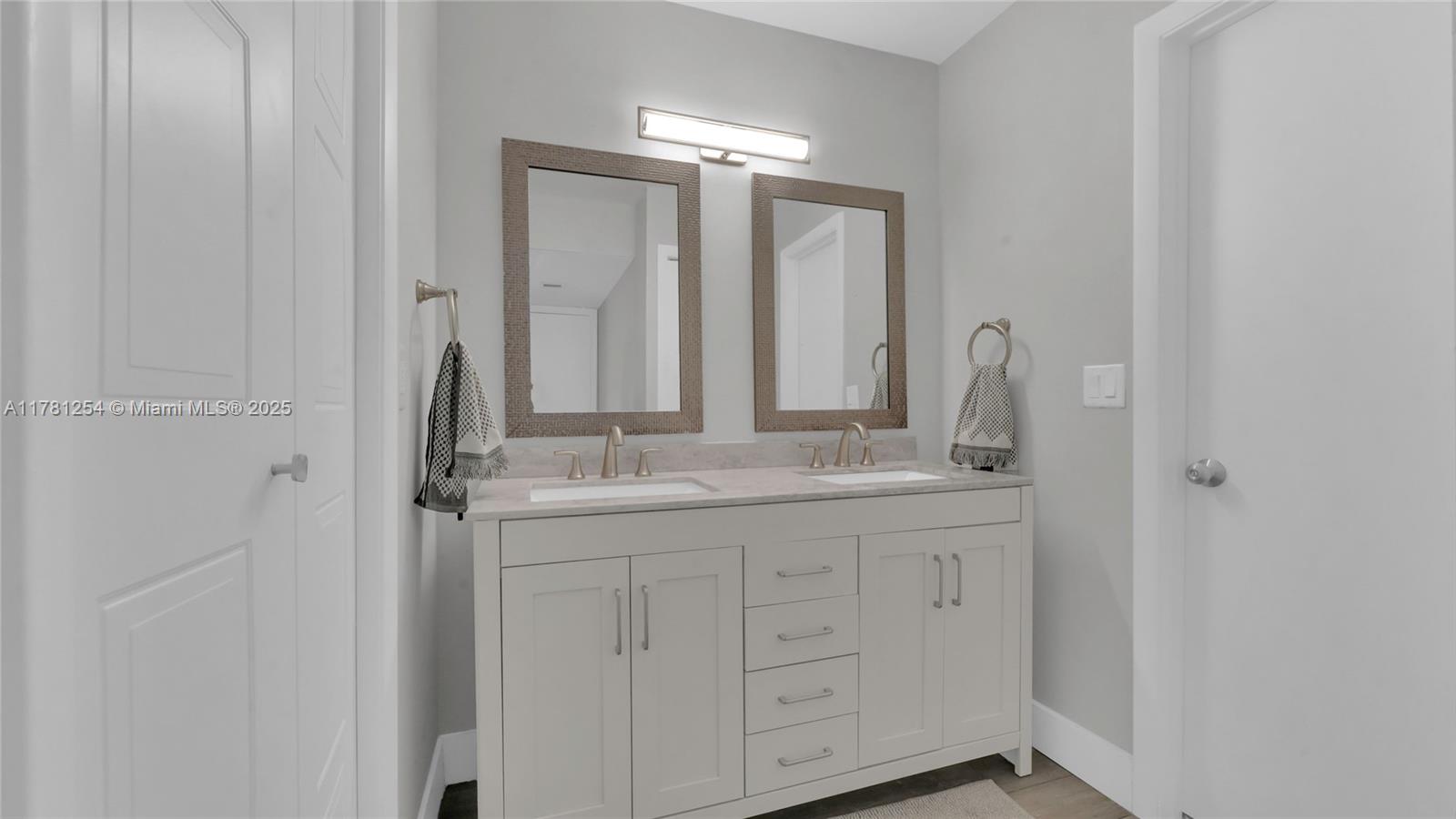 327 Lakeview Dr #203 Weston, FL 33326