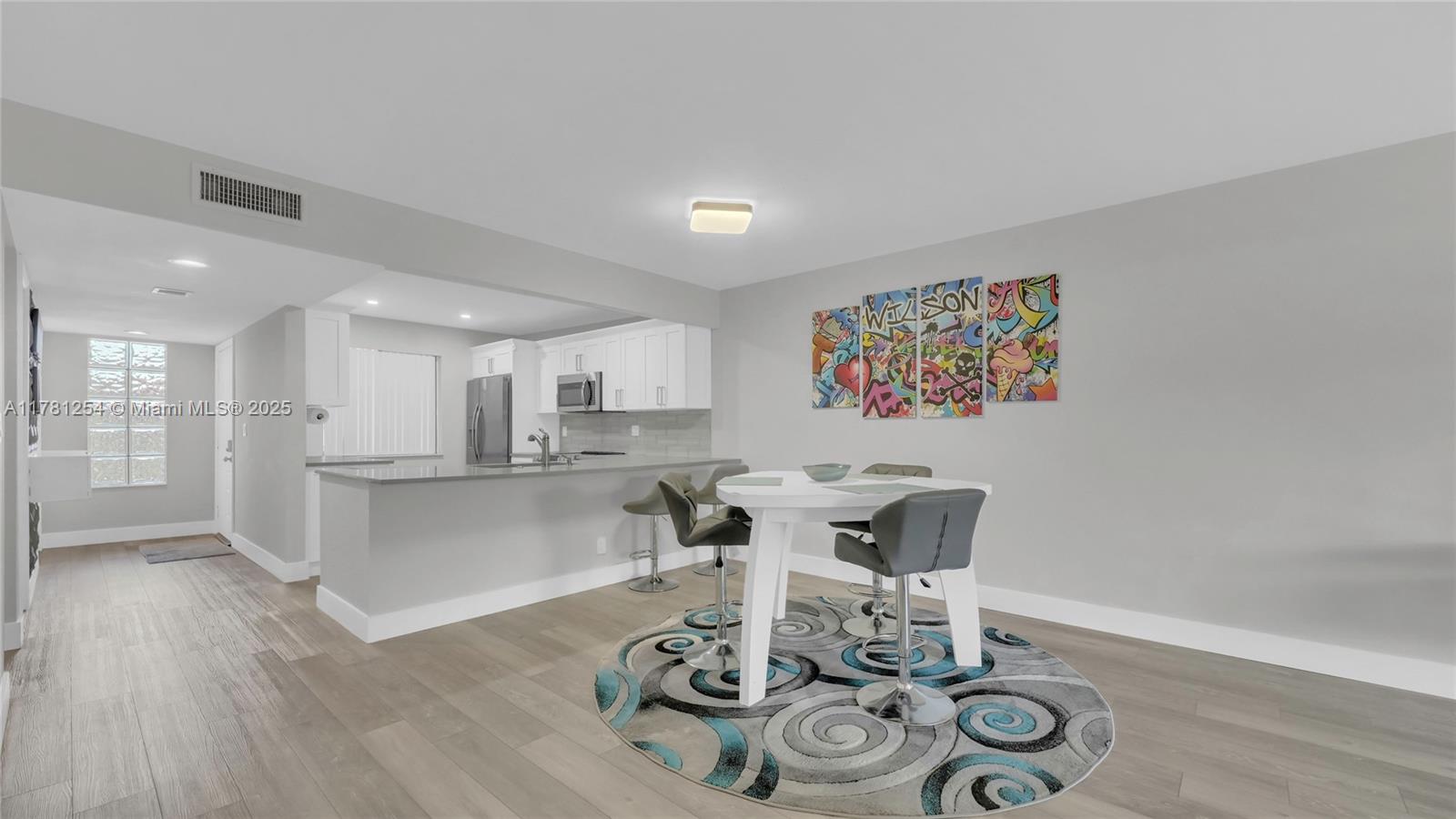 327 Lakeview Dr #203 Weston, FL 33326