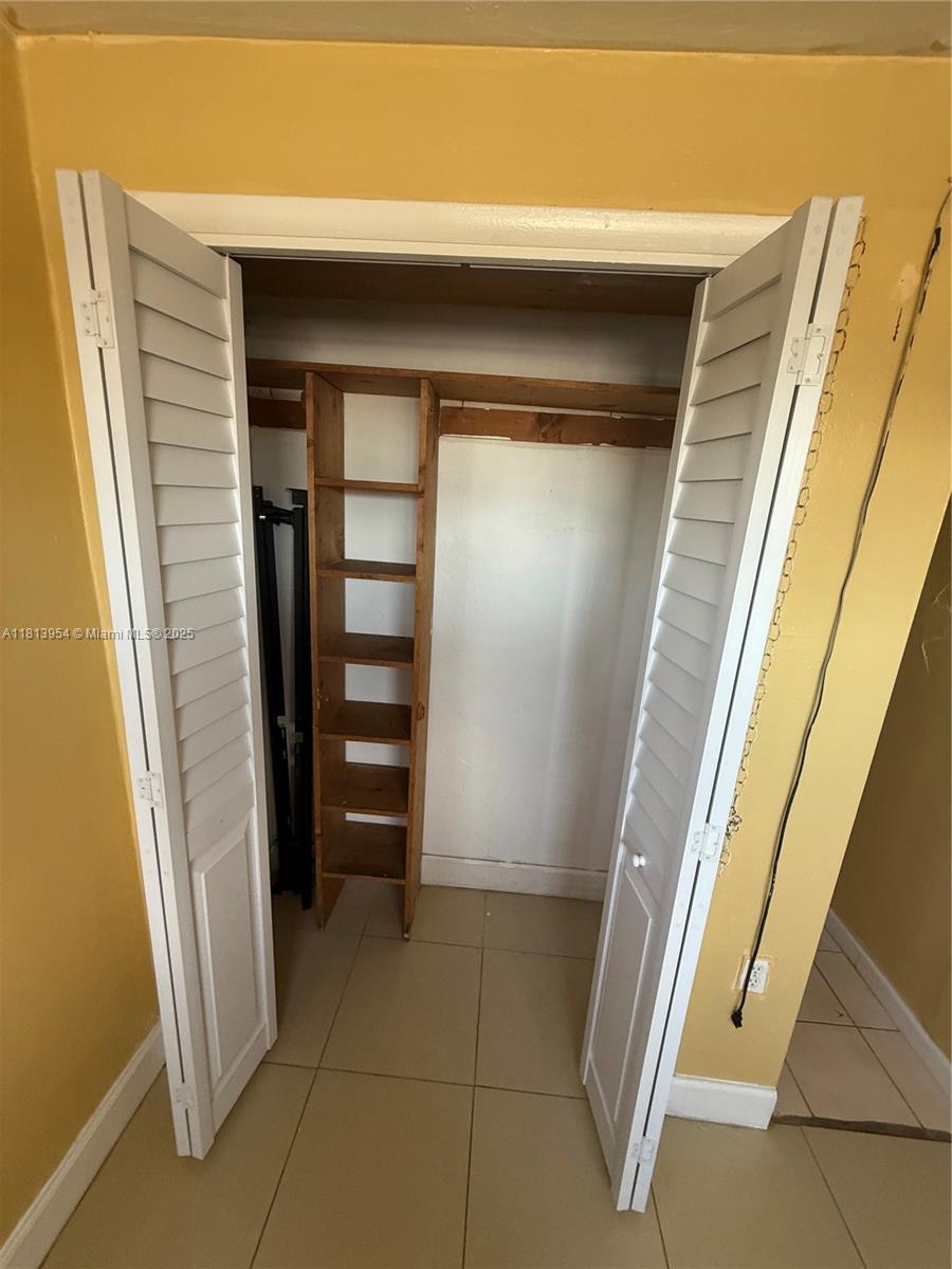 7193-7195 Pembroke Rd Pembroke Pines, FL 33023