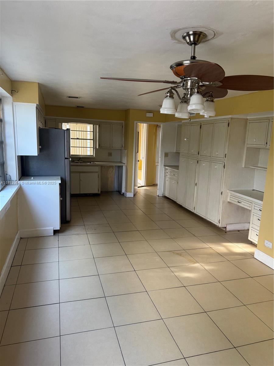 7193-7195 Pembroke Rd Pembroke Pines, FL 33023