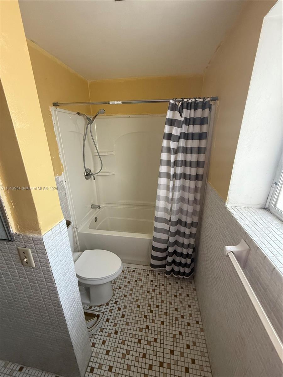 7193-7195 Pembroke Rd Pembroke Pines, FL 33023