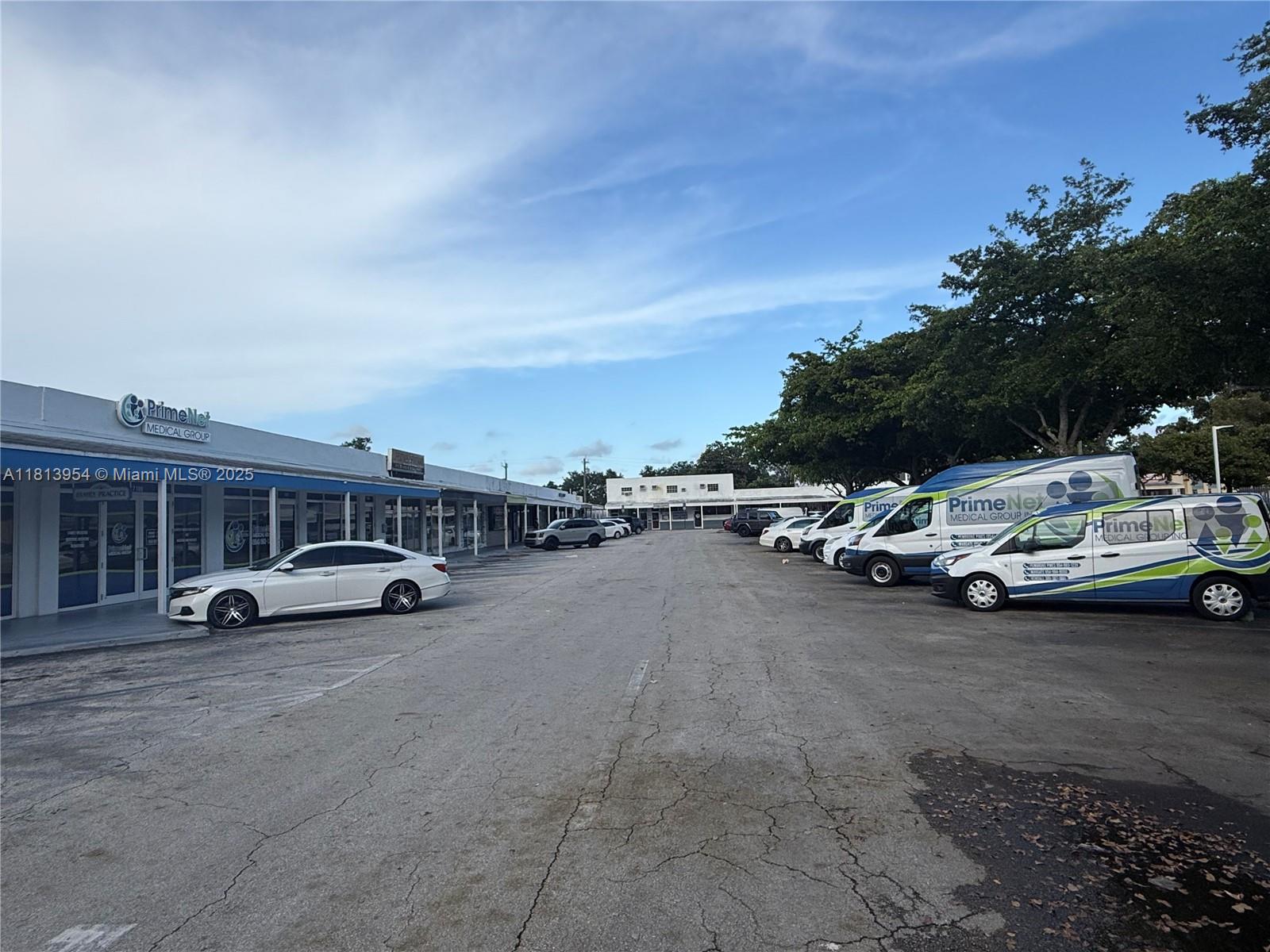 7193-7195 Pembroke Rd Pembroke Pines, FL 33023