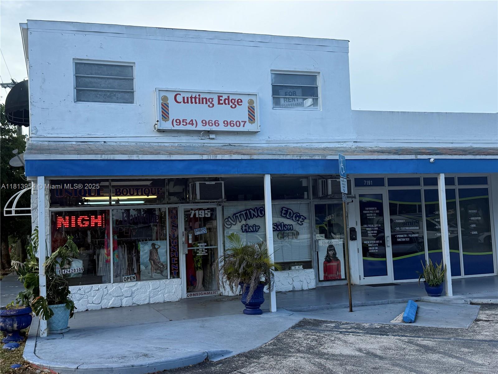 7193-7195 Pembroke Rd Pembroke Pines, FL 33023