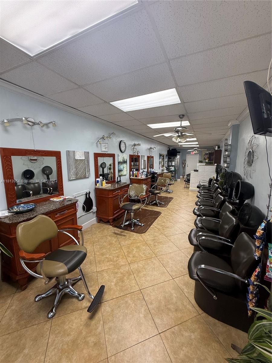 7193-7195 Pembroke Rd Pembroke Pines, FL 33023