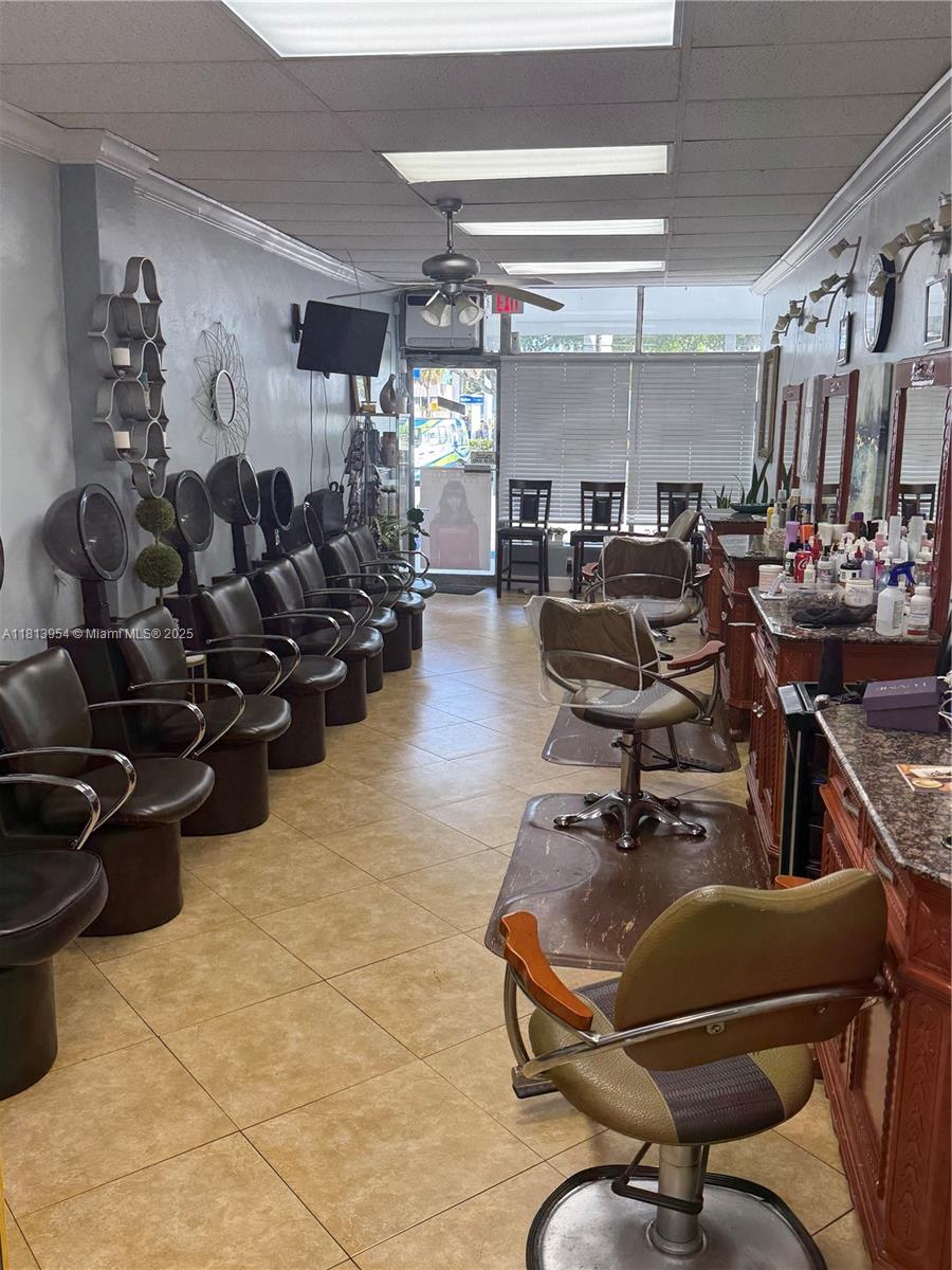 7193-7195 Pembroke Rd Pembroke Pines, FL 33023