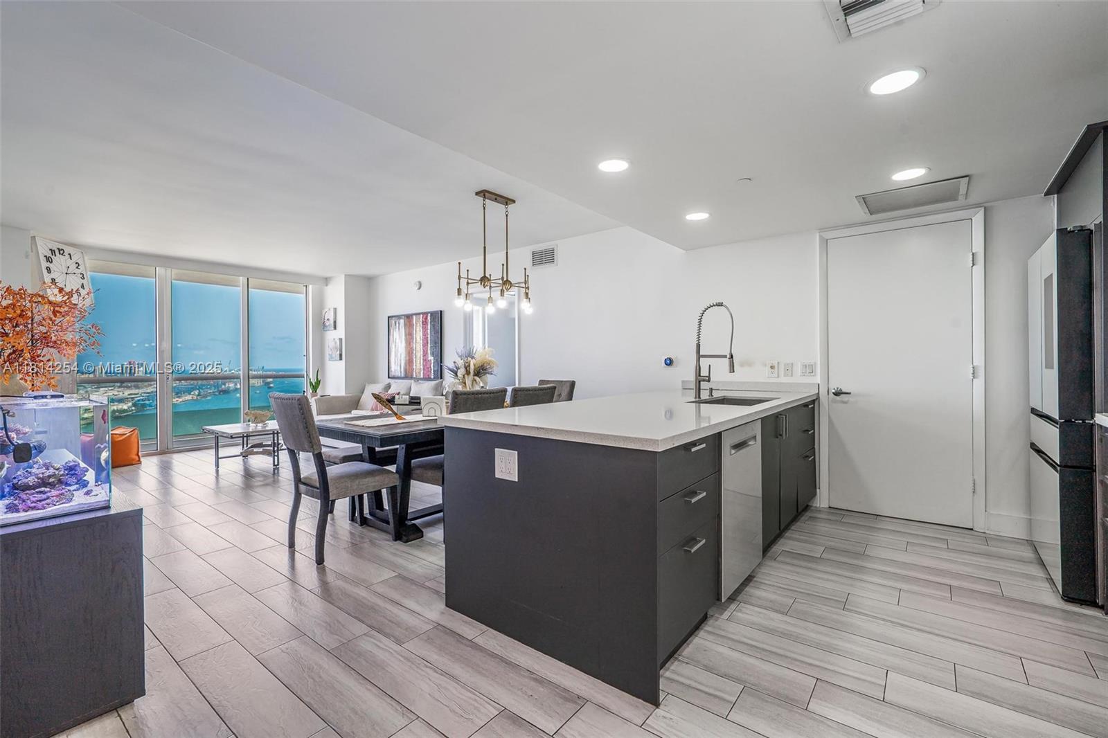 image 50 Biscayne Condo10