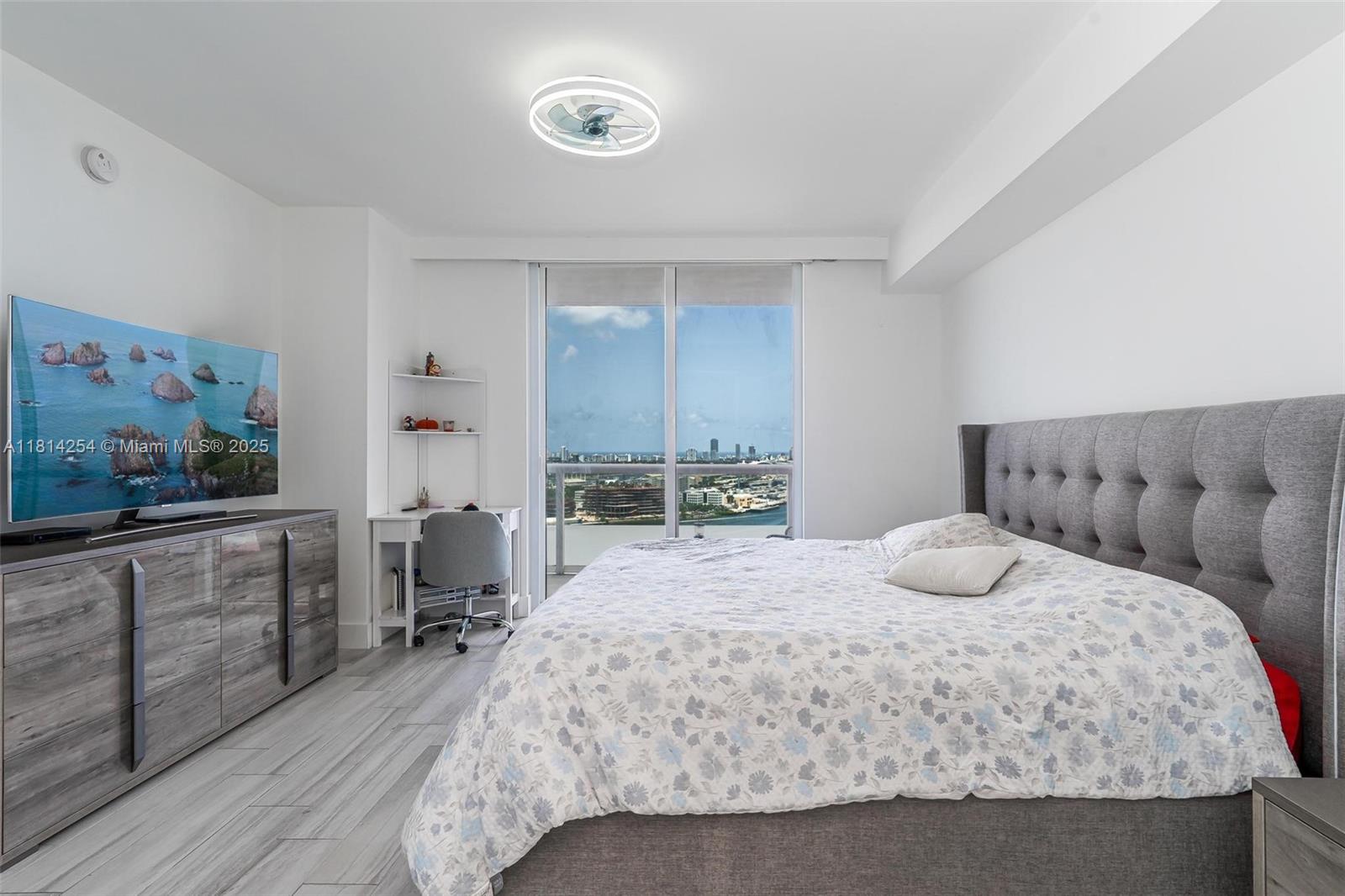 image 50 Biscayne Condo14
