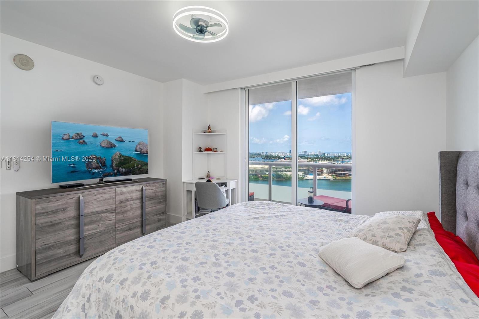 image 50 Biscayne Condo15