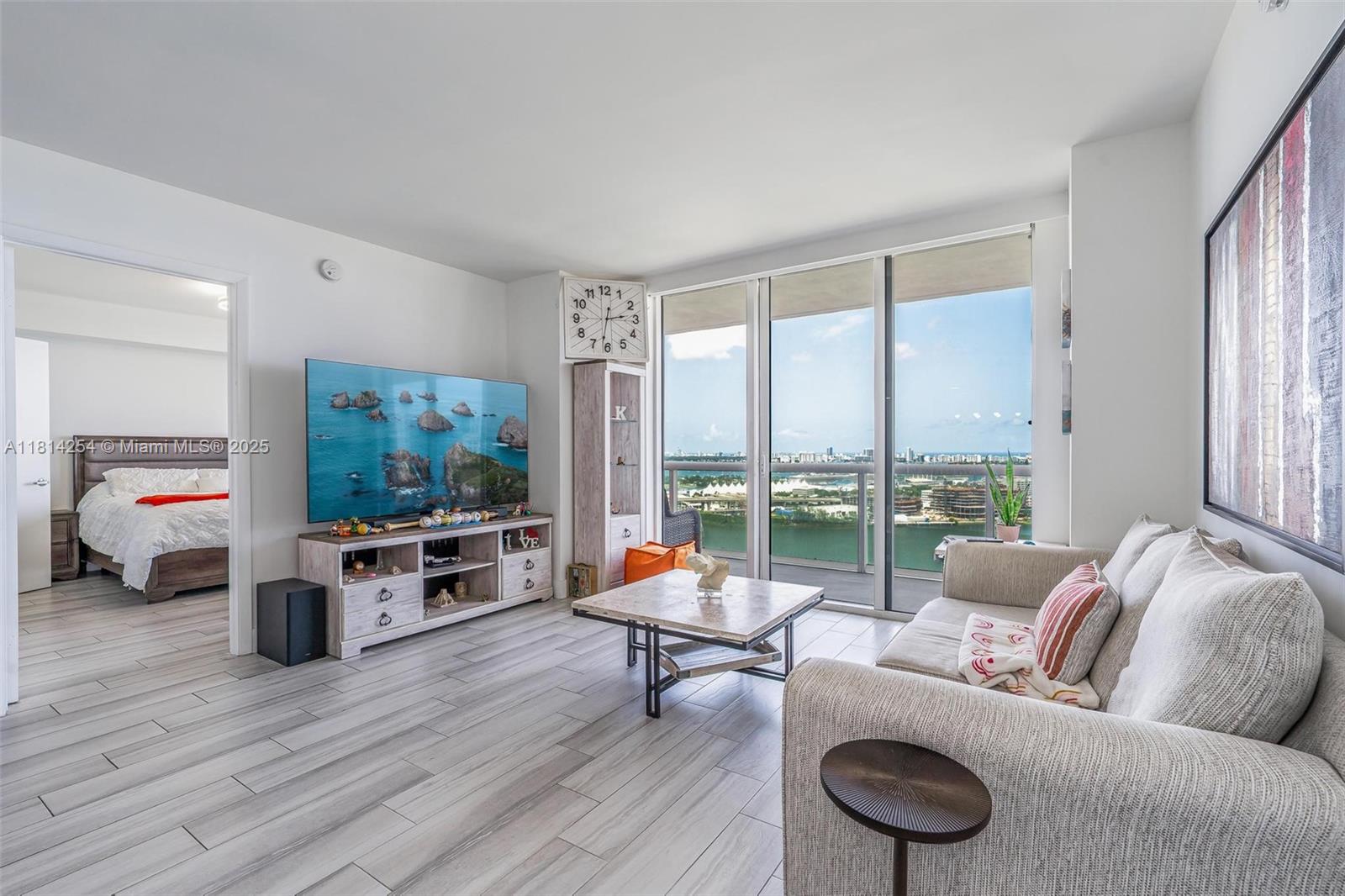 image 50 Biscayne Condo8