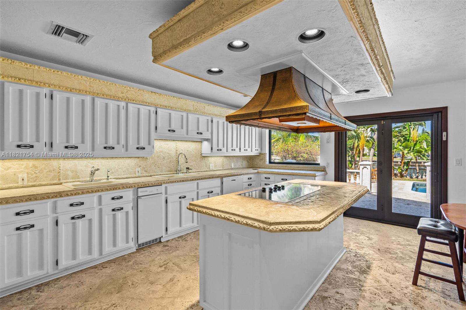 800 Diplomat Pkwy Hallandale Beach, FL 33009 800 Diplomat Pkwy Hallandale Beach, FL 33009