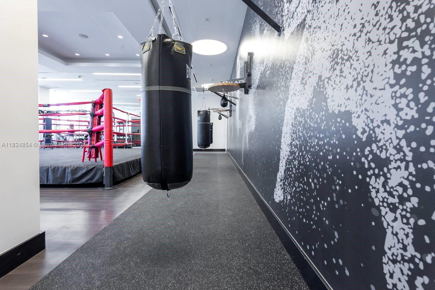 image Paramount Miami Worldcent13