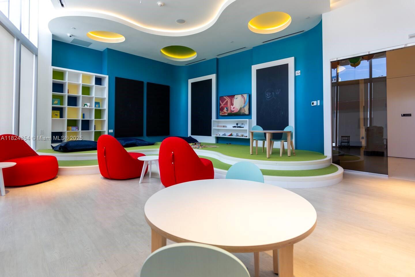 image Paramount Miami Worldcent19