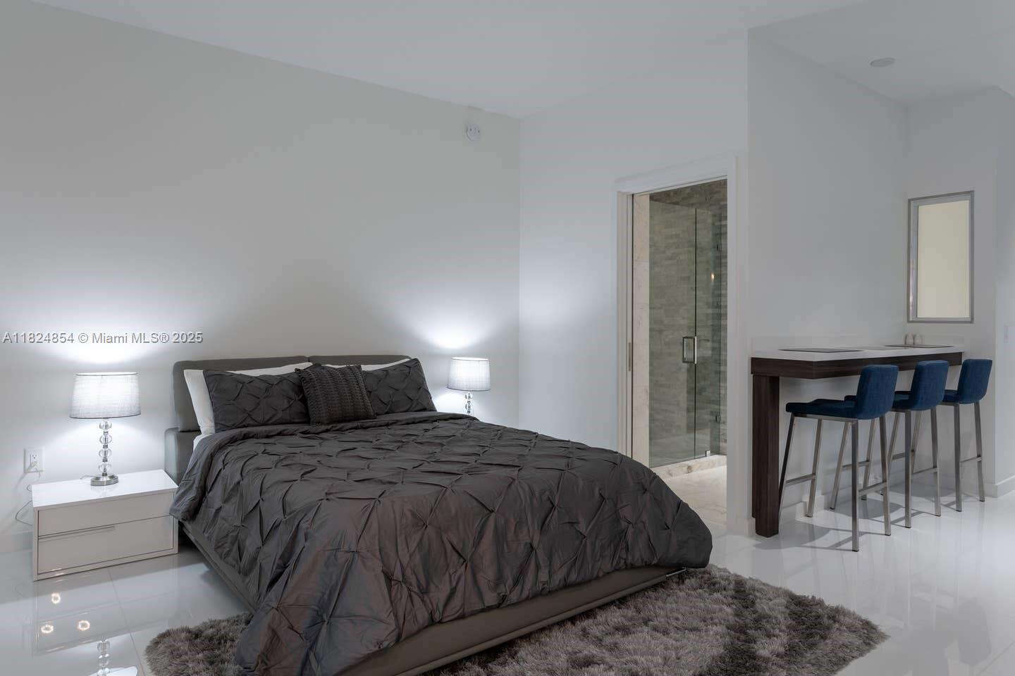 image Paramount Miami Worldcent3