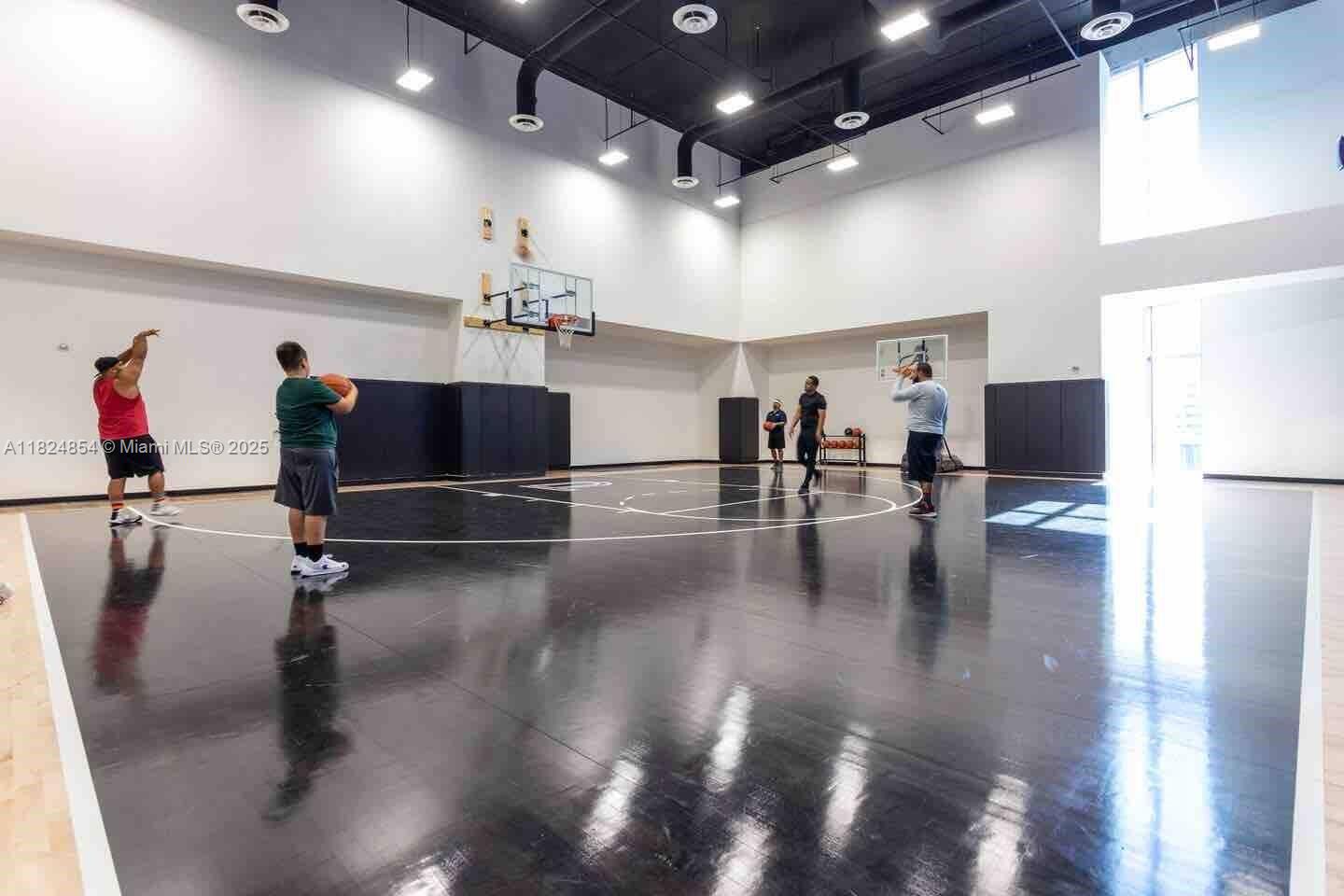 image Paramount Miami Worldcent44