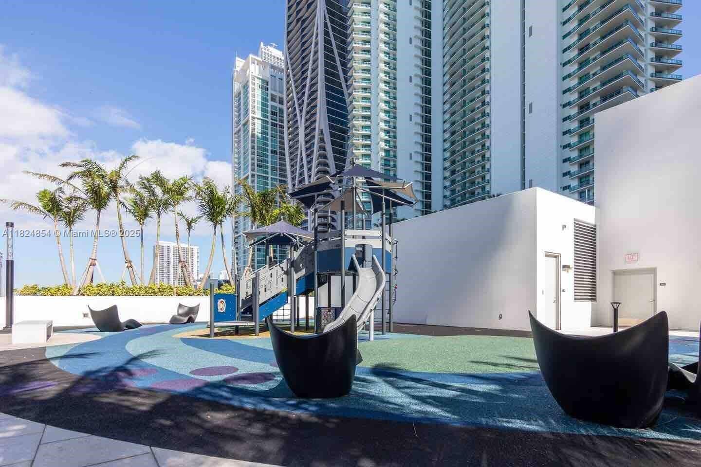 image Paramount Miami Worldcent55