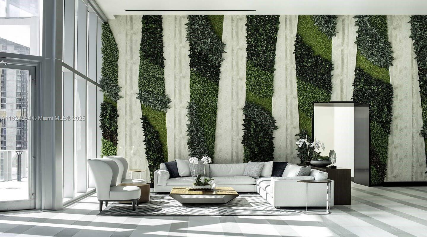 image Paramount Miami Worldcent59