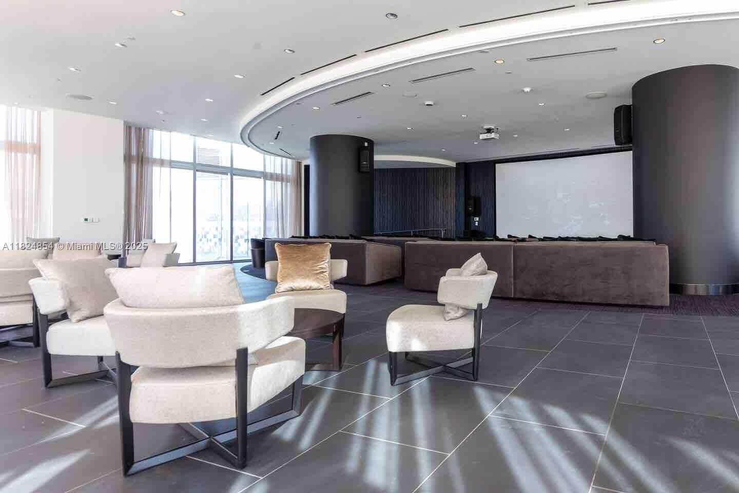 image Paramount Miami Worldcent60