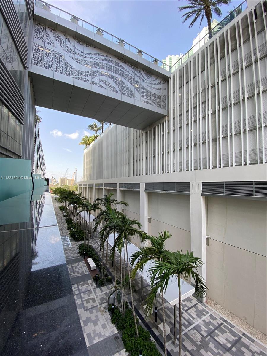 image Paramount Miami Worldcent8