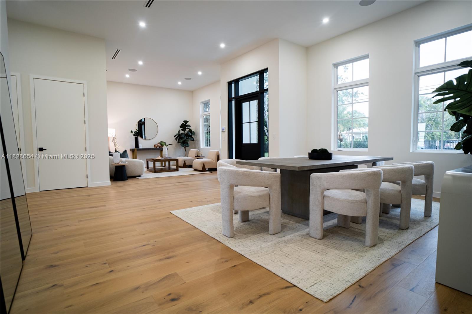 7605 SW 71st Ave Miami, FL 33143