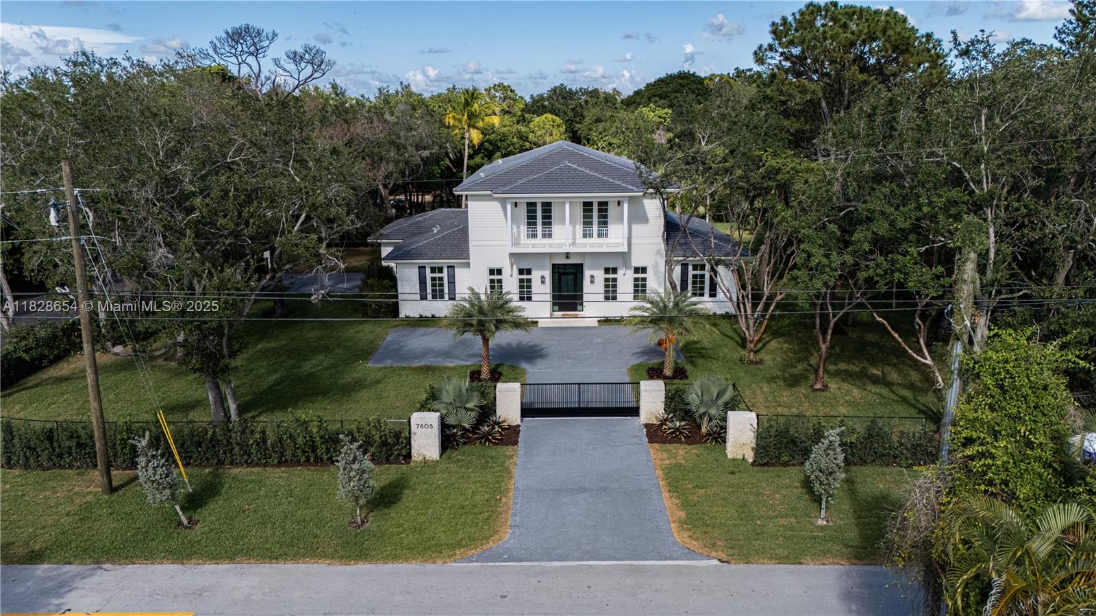 7605 SW 71st Ave,Miami, FL 33143