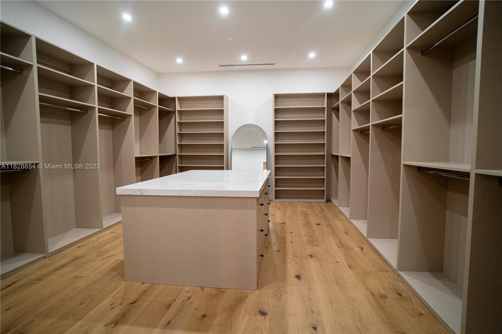 7605 SW 71st Ave Miami, FL 33143