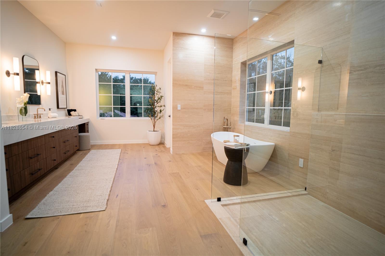 7605 SW 71st Ave Miami, FL 33143