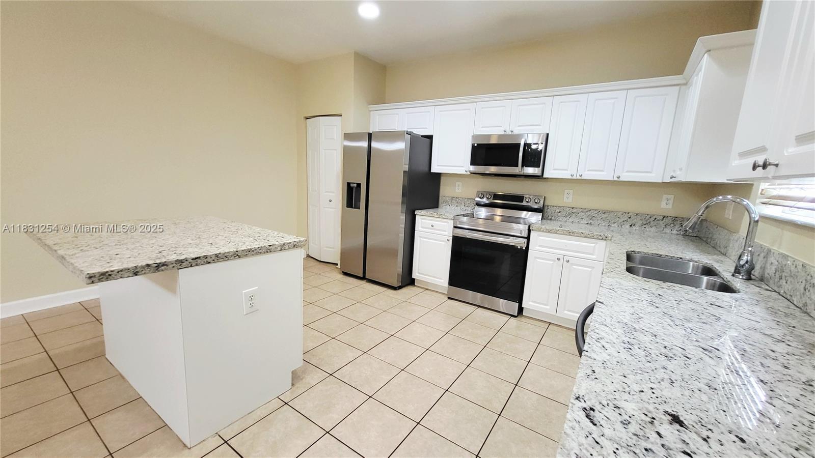 9409 SW 225th St Cutler Bay, FL 33190