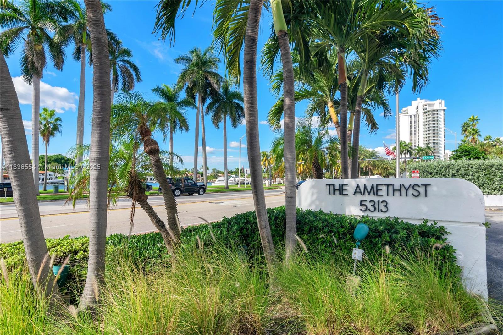 5313 Collins Ave #502