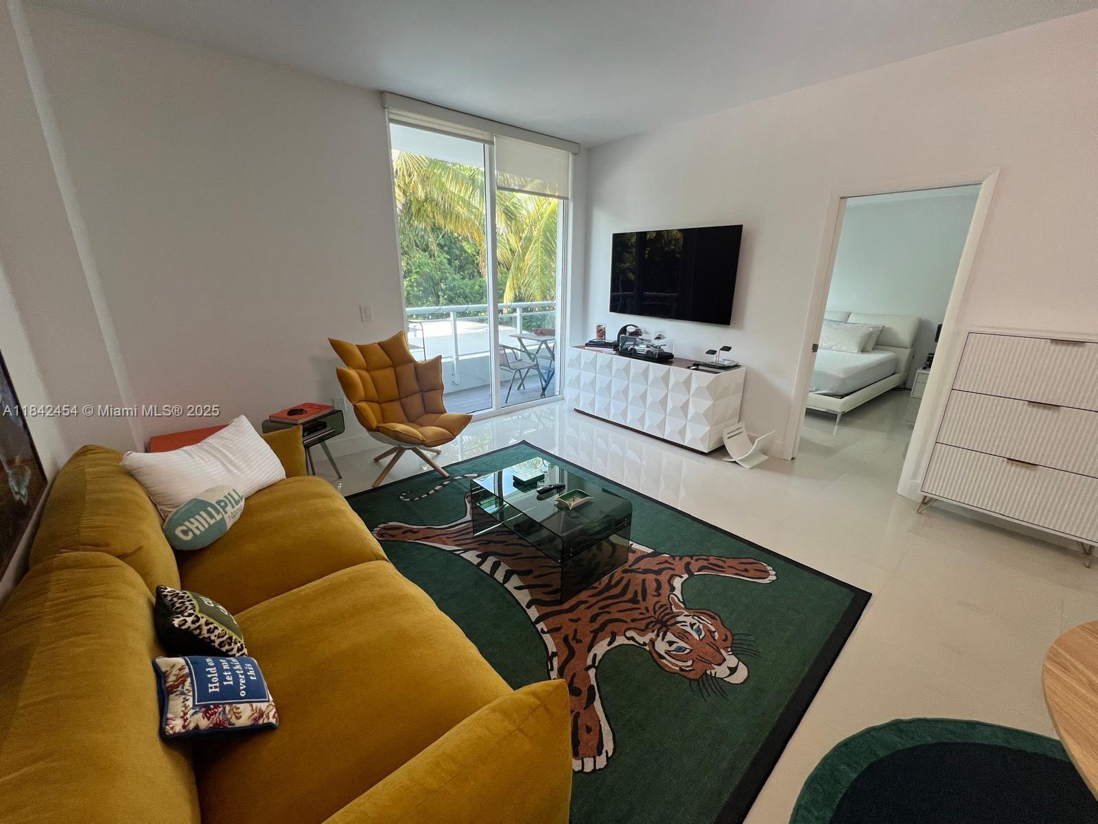 2020 Prairie Ave #205