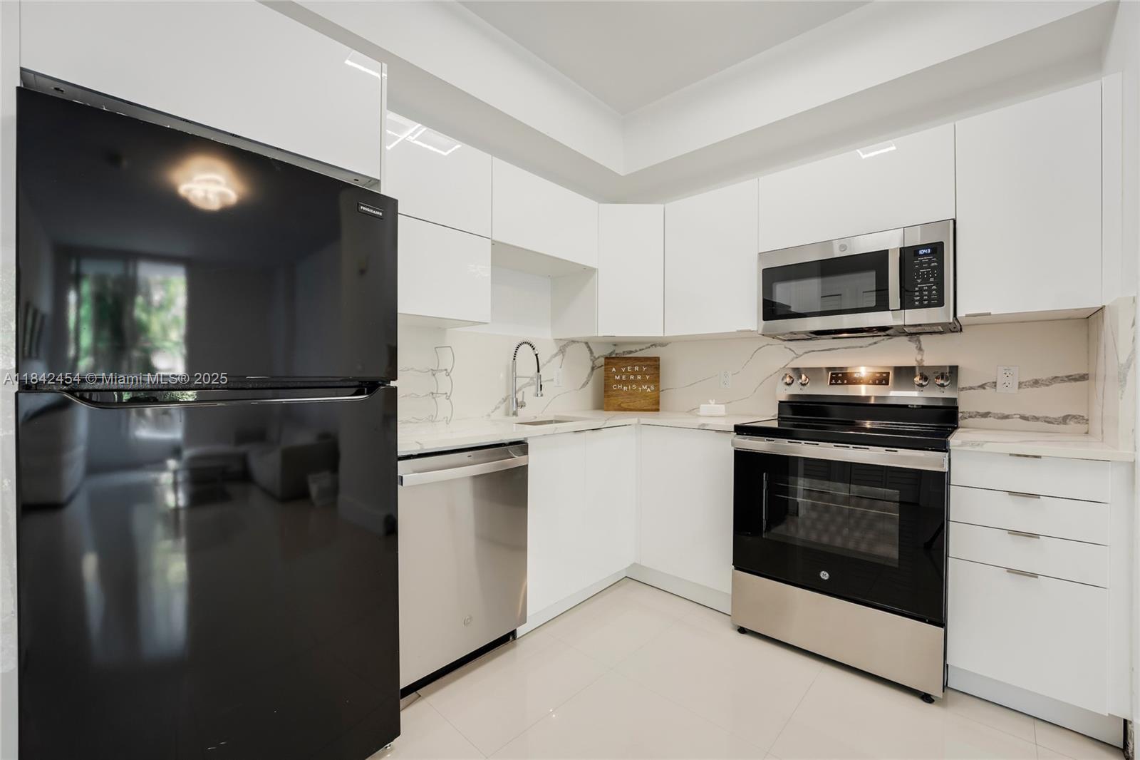 2020 Prairie Ave #205 Miami Beach, FL 33139