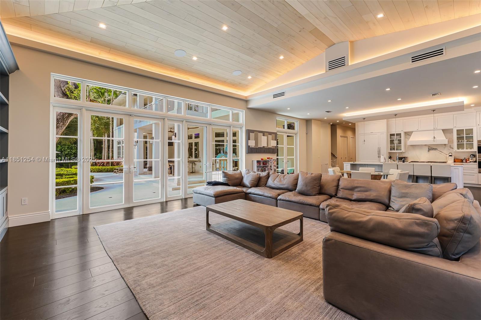 13580 SW 67th Ave Pinecrest, FL 33156 13580 SW 67th Ave Pinecrest, FL 33156