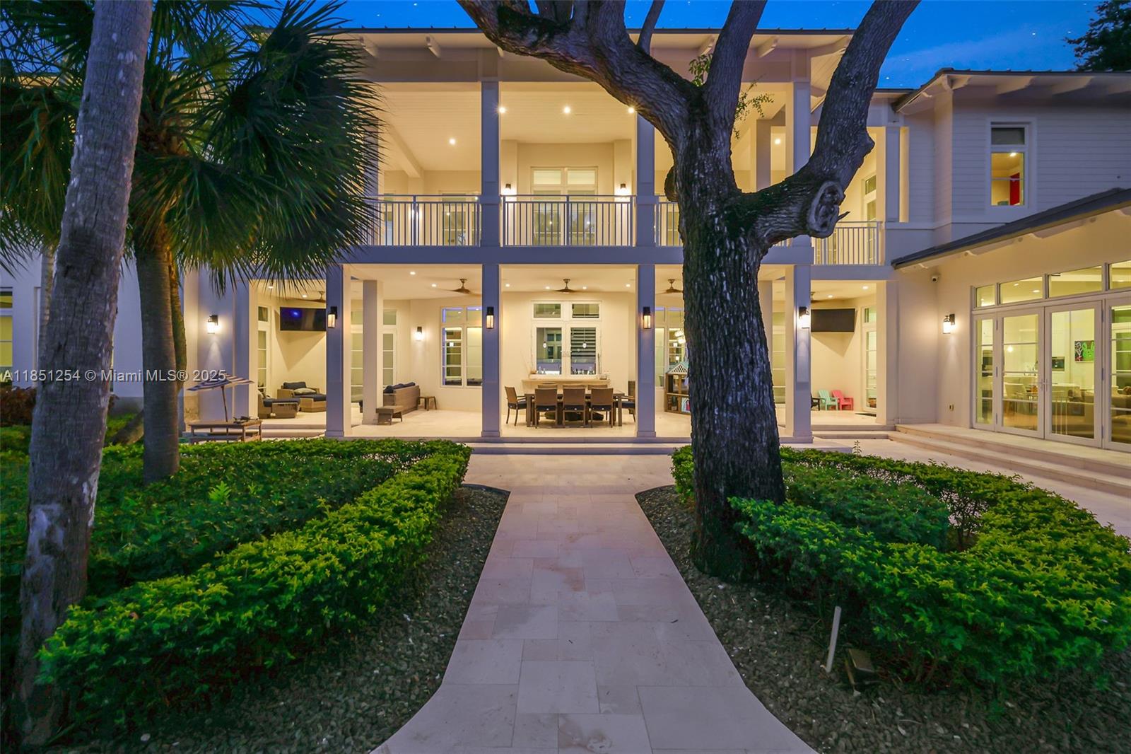 13580 SW 67th Ave Pinecrest, FL 33156 13580 SW 67th Ave Pinecrest, FL 33156