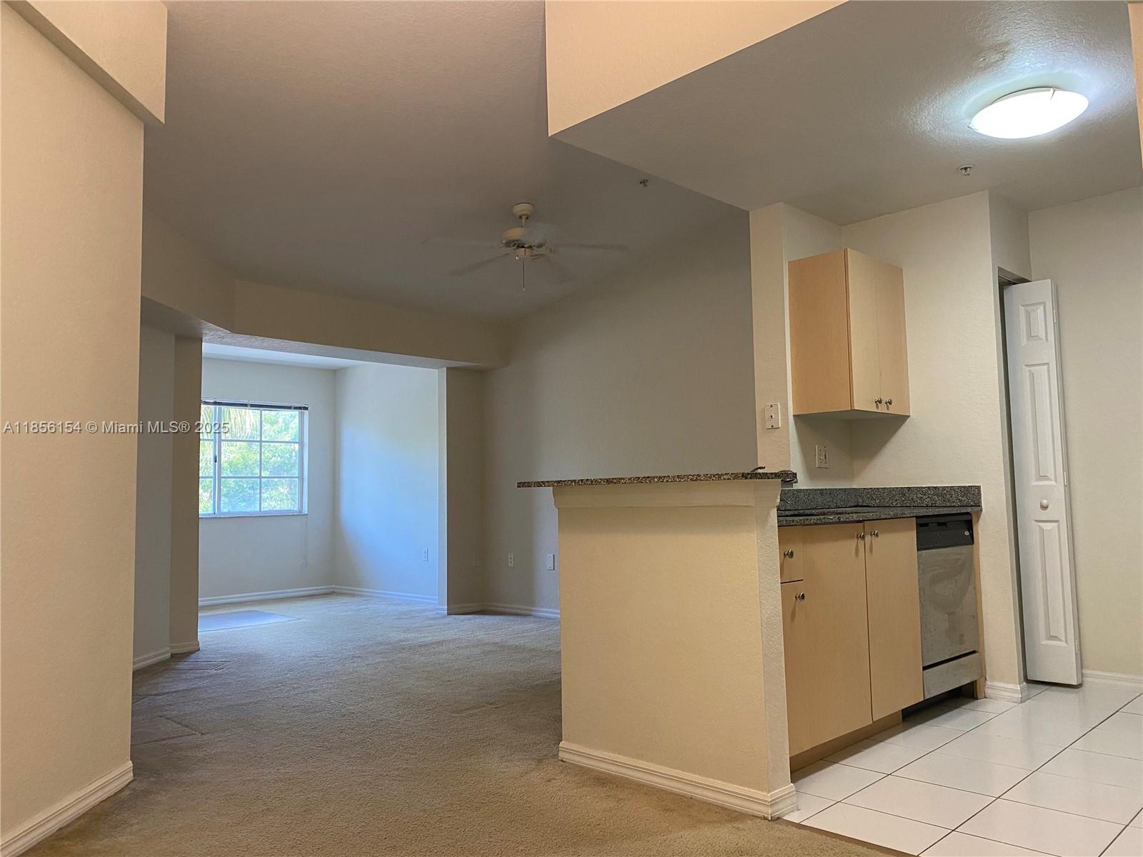 2544 Centergate Dr #305